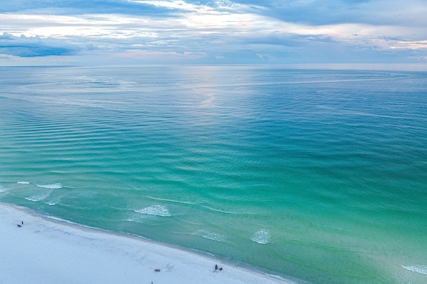 Beach nearby, sun loungers, beach towels