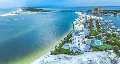 Summer Beach Getaway! Private HEATED pool, walk to beach! 2 king BR!