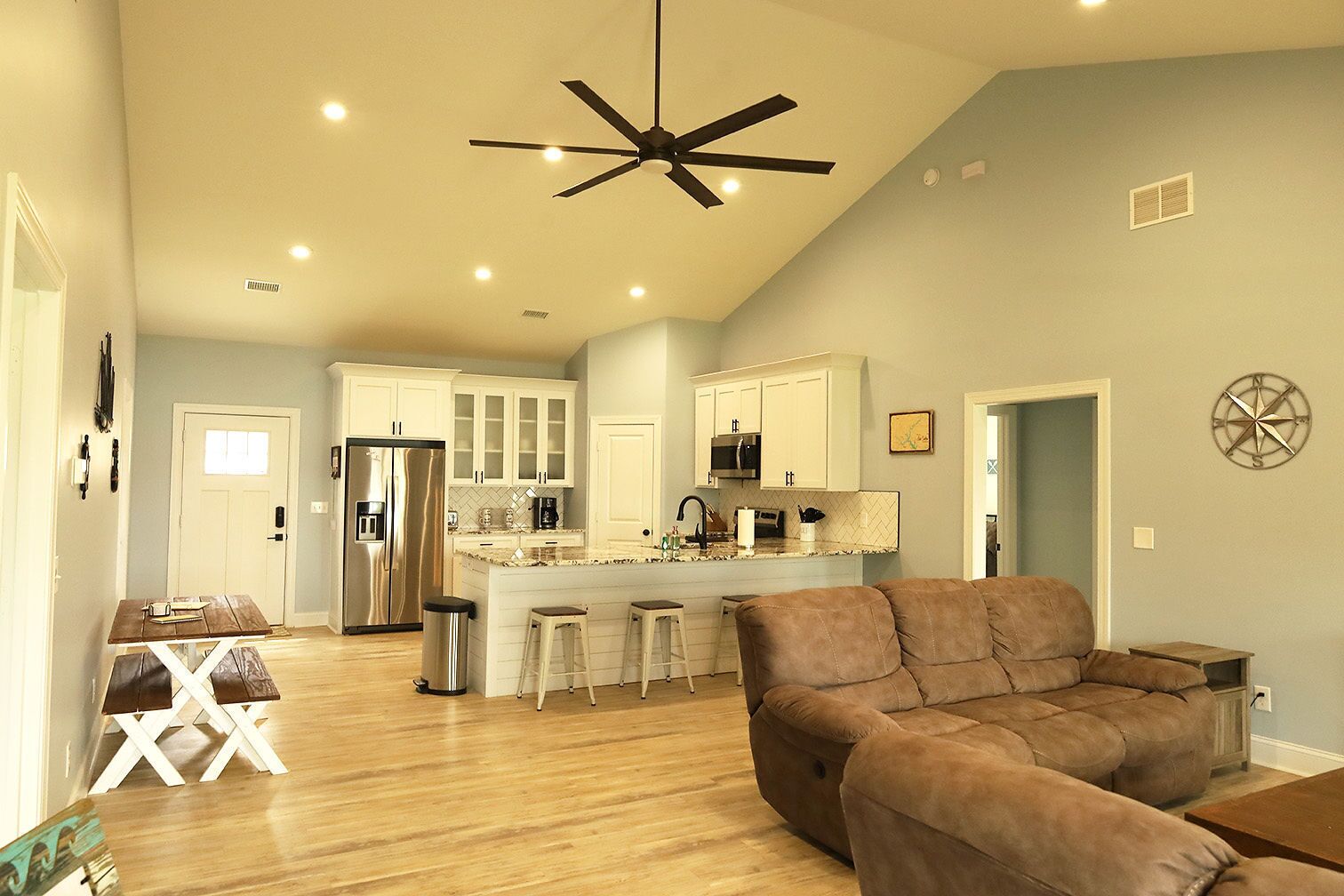 New Secluded Sinclair Lakefront Home! Fire pit, Great Swimming, Better Fishing