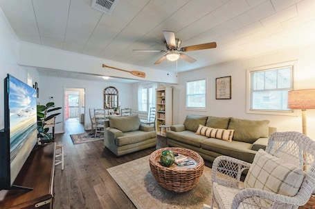Smart TV, offices. Beach Cottage | Screened Porch | Fenced Yard