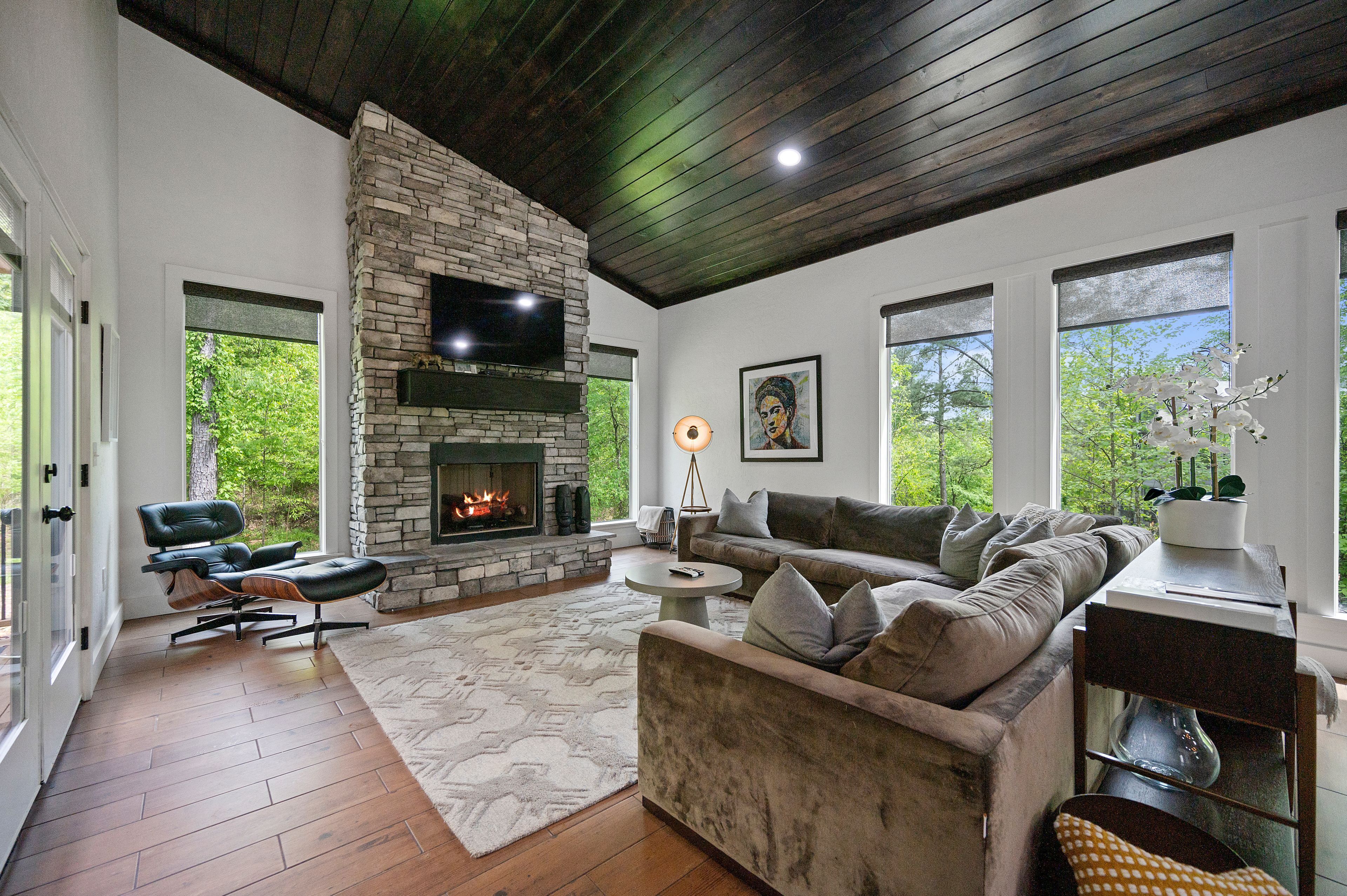 Nov Special★Hot Tub★Outdoor Fireplace★Fire Pit★Pet Friendly★Mins to Beavers Bend