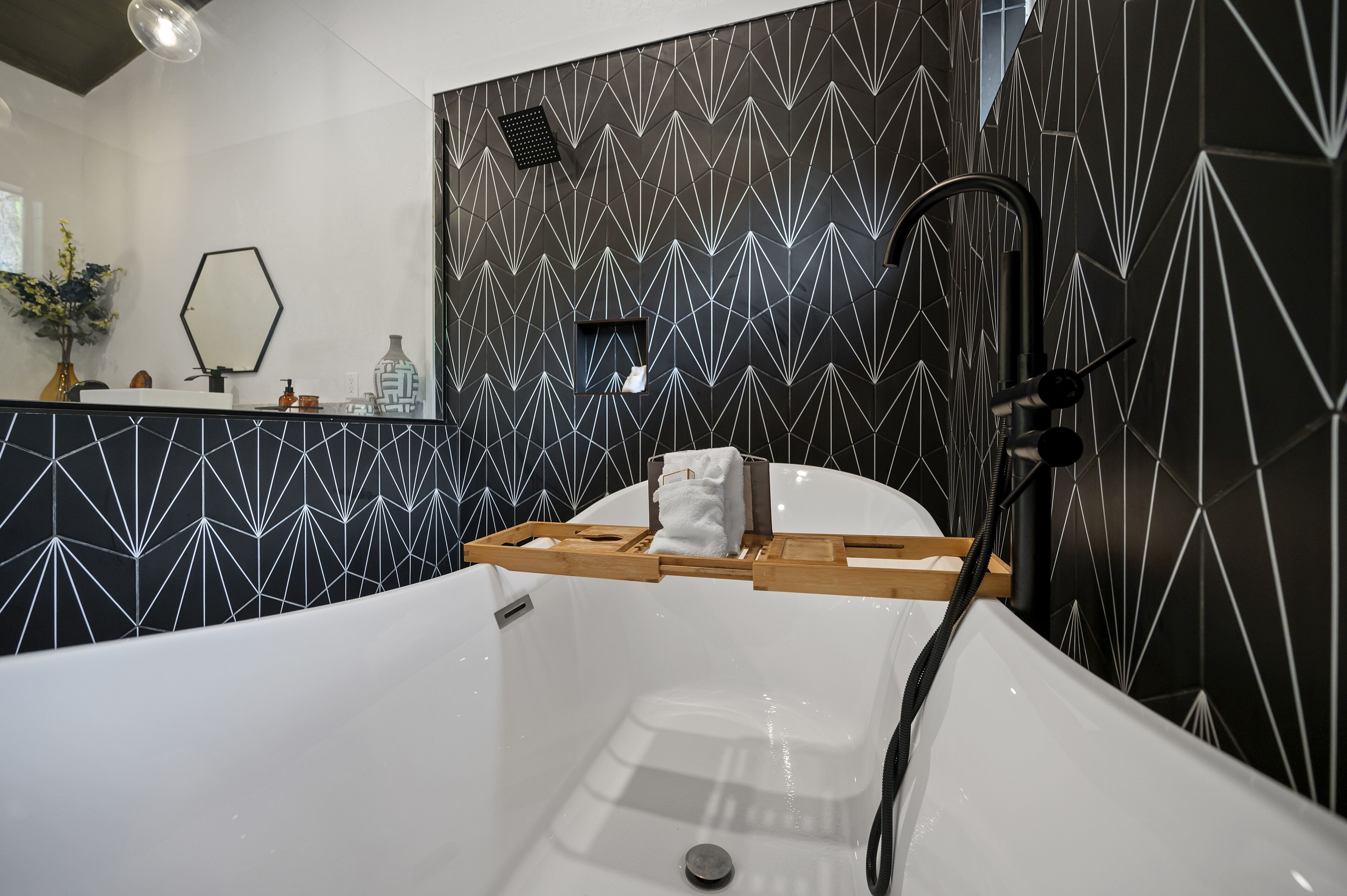 Nov Special★Hot Tub★Outdoor Fireplace★Fire Pit★Pet Friendly★Mins to Beavers Bend