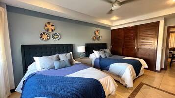 3 soverom, safe på rommet, skrivebord og strykejern/-brett