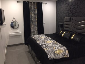 3 chambres, fer et planche à repasser, lit parapluie, Wi-Fi gratuit