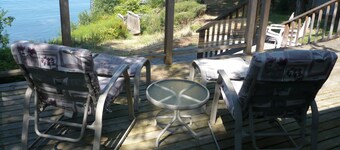 Waterfront cottage close to ferry