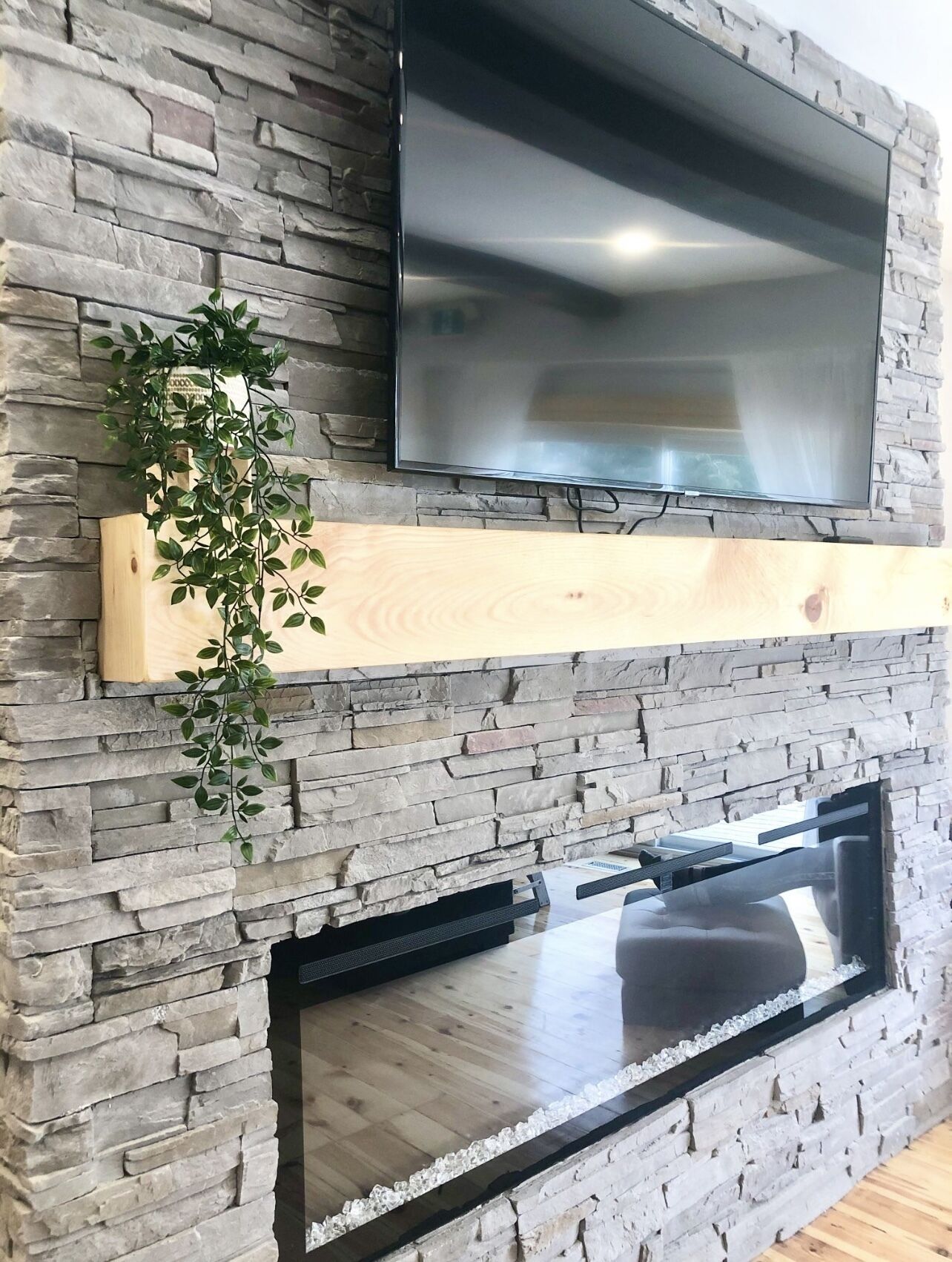 Walking distance to village! HOT TUB & SAUNA