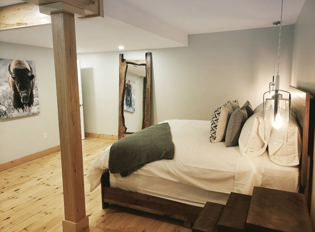 6 bedrooms, iron/ironing board, free WiFi, bed sheets