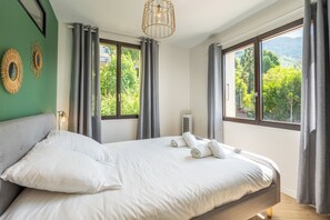 2 bedrooms, iron/ironing board, travel crib, free WiFi