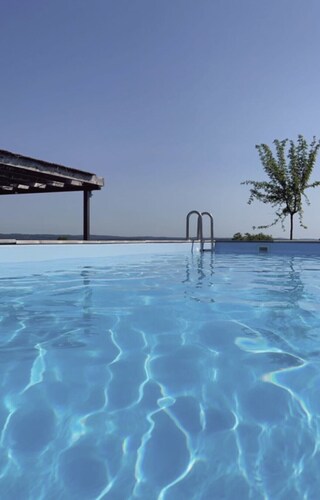 4 bedroom private vacation home in couze-et-saint-front