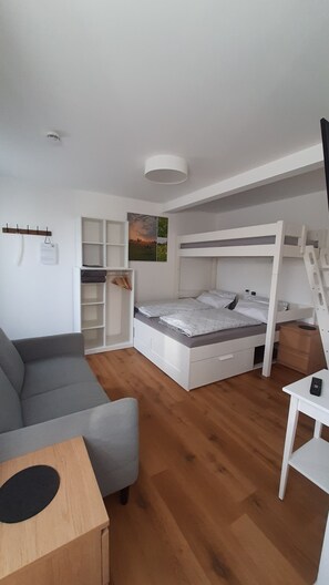 1 Schlafzimmer, Reisekinderbett, kostenloses WLAN, Bettwäsche