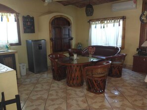 经典双人房 | 熨斗/熨板、免费 WiFi、床单