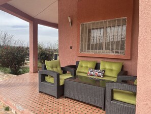 Terrace/patio - Vila Haja - Beautiful Farmhouse in the middle of nature! (Imouzzer Kandar)