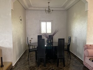 Dining - Vila Haja - Beautiful Farmhouse in the middle of nature! (Imouzzer Kandar)