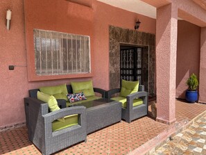 Terrace/patio - Vila Haja - Beautiful Farmhouse in the middle of nature! (Imouzzer Kandar)