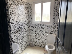Shower - Vila Haja - Beautiful Farmhouse in the middle of nature! (Imouzzer Kandar)