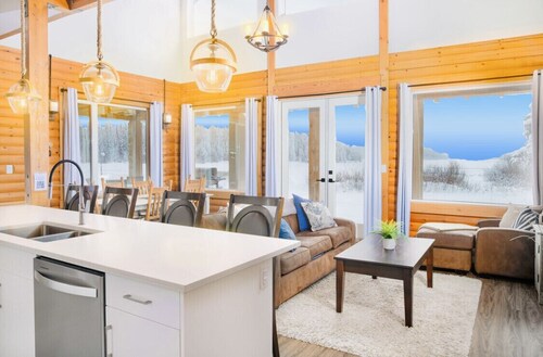 Waterfront Kelowna Cabin  #1 sleeps 15 has a private hot tub & is pet friendly
