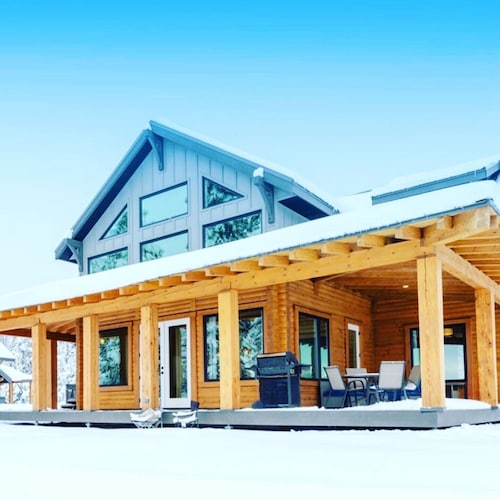 Waterfront Kelowna Cabin  #1 accomodates 12 - private hot tub - pet friendly
