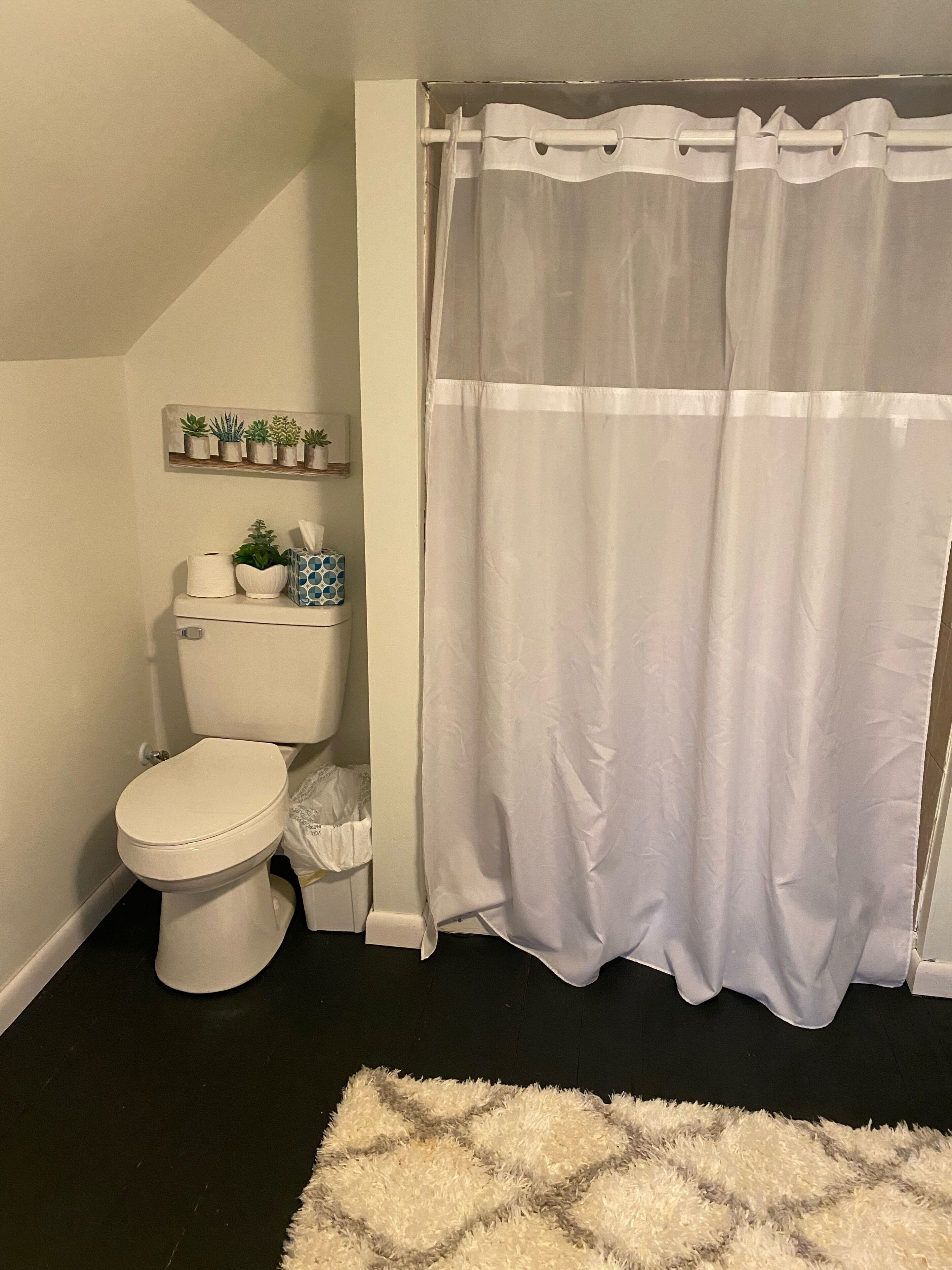 1 bedroom cozy cottage loft with free parking on premises