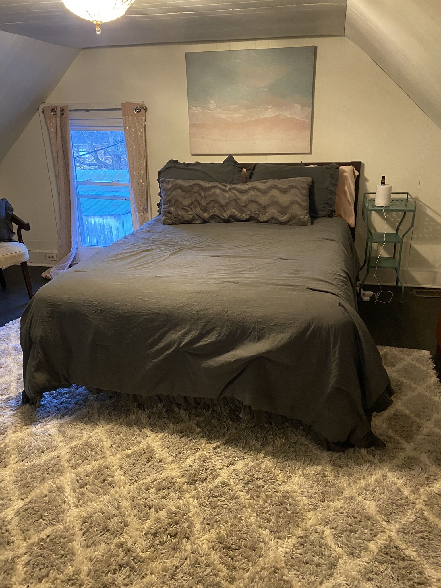 1 bedroom cozy cottage loft with free parking on premises