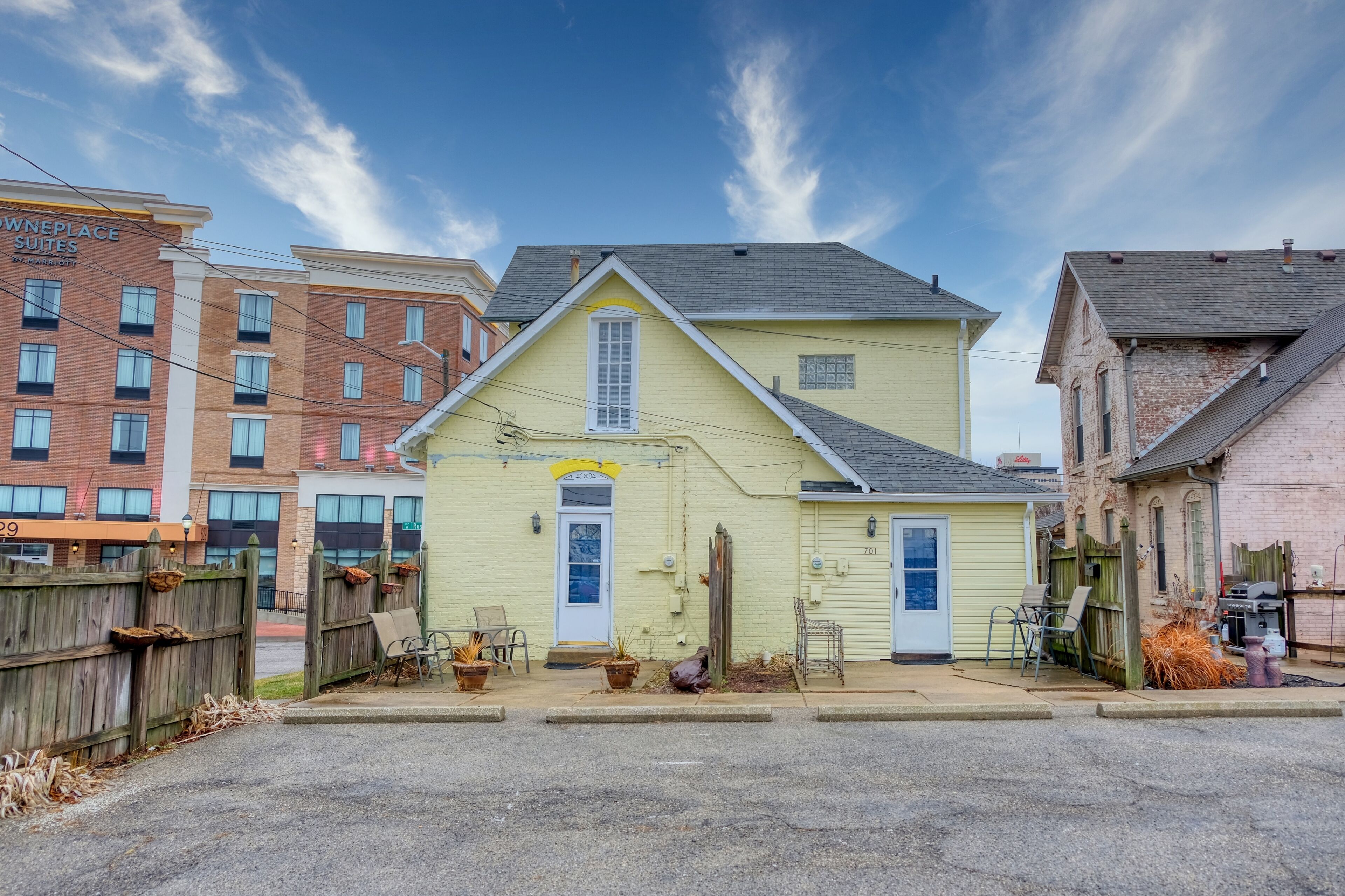 2 BR Next To Lucas Oil -Walk to Conventions!