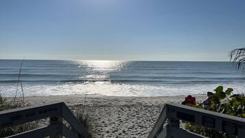 Beach nearby, sun loungers, beach towels