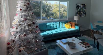 Modern 2 Bedroom with Quick Walk to the Beach, Pet Friendly