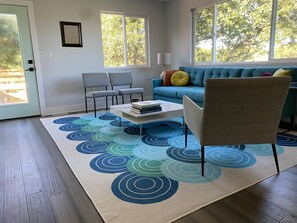 Smart TV - Modern 2 Bedroom with Quick Walk to the Beach, Pet Friendly (Topsail Beach)