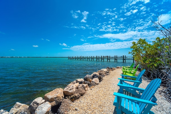 Ligstoelen aan het strand, strandlakens