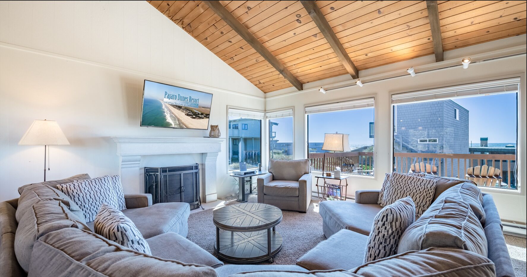 Pajaro Dunes Resort: Family friendly home for 12 just steps away from the water!