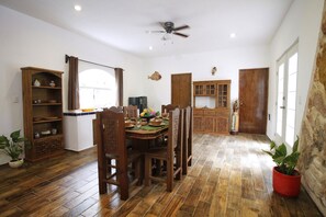 클래식 빌라 | 다이닝룸