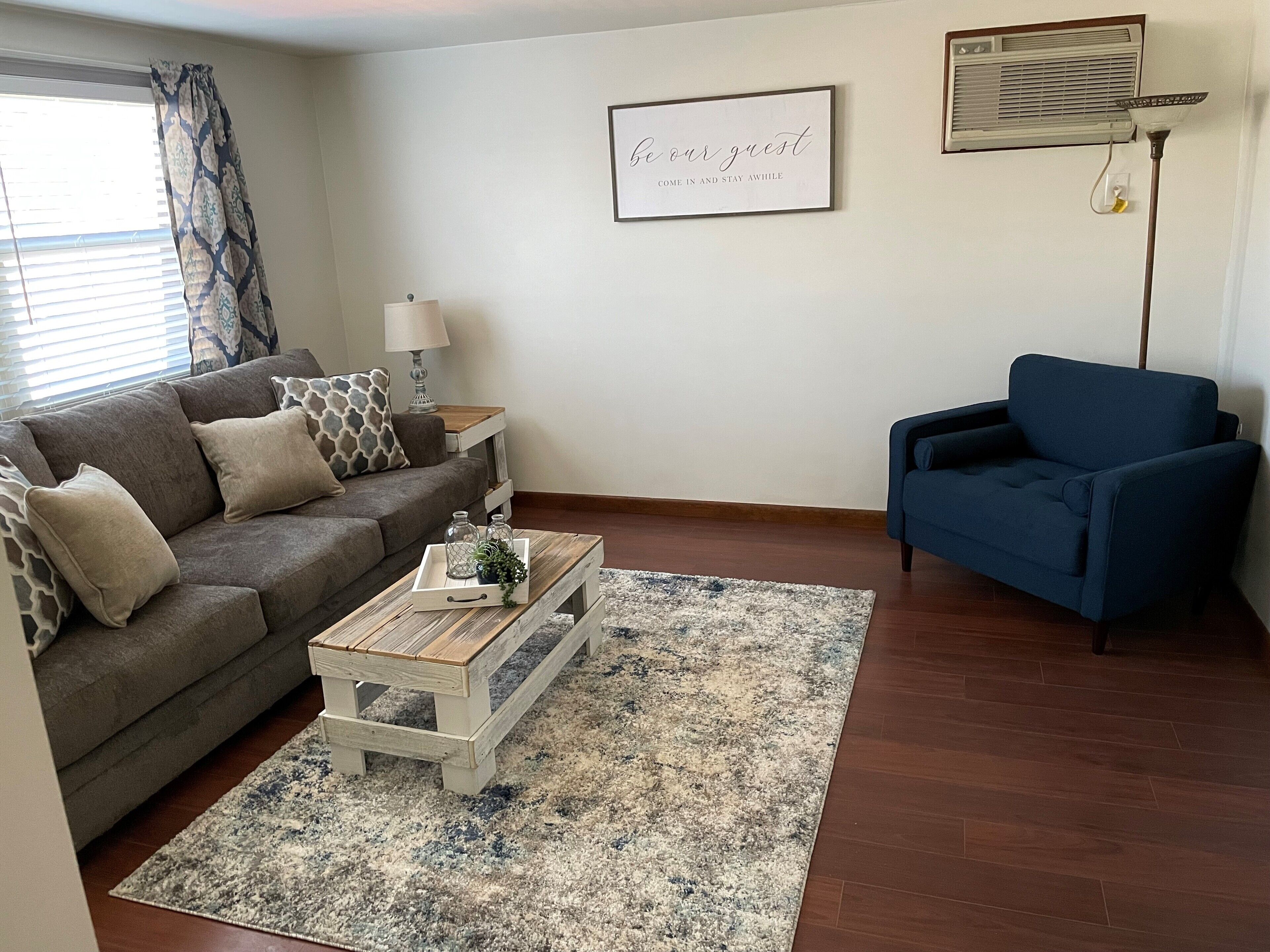Charming 1-bedroom apartment centrally located between Buffalo & Niagara Falls