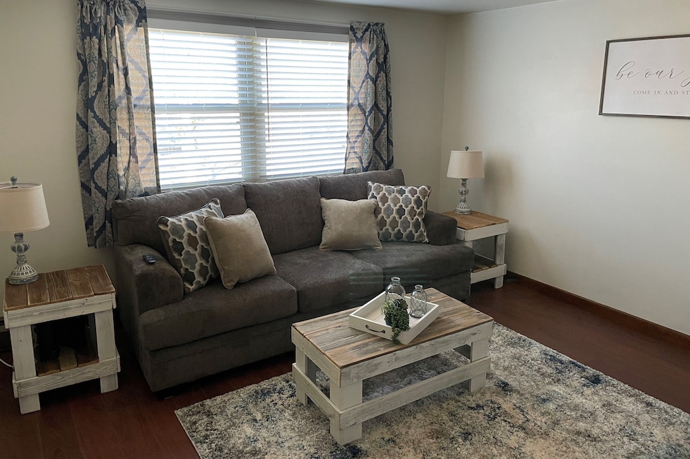 Charming 1-bedroom apartment centrally located between Buffalo & Niagara Falls
