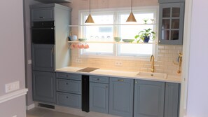 Fridge, microwave, oven, stovetop - Beautiful private guesthouse (Hafnarfjordur)