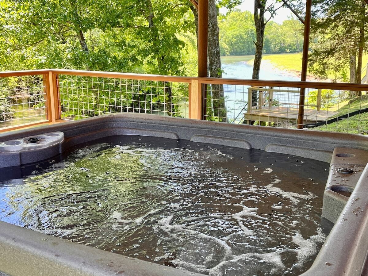 Riverfront Cabin - private hot tub, arcade game, steps to water