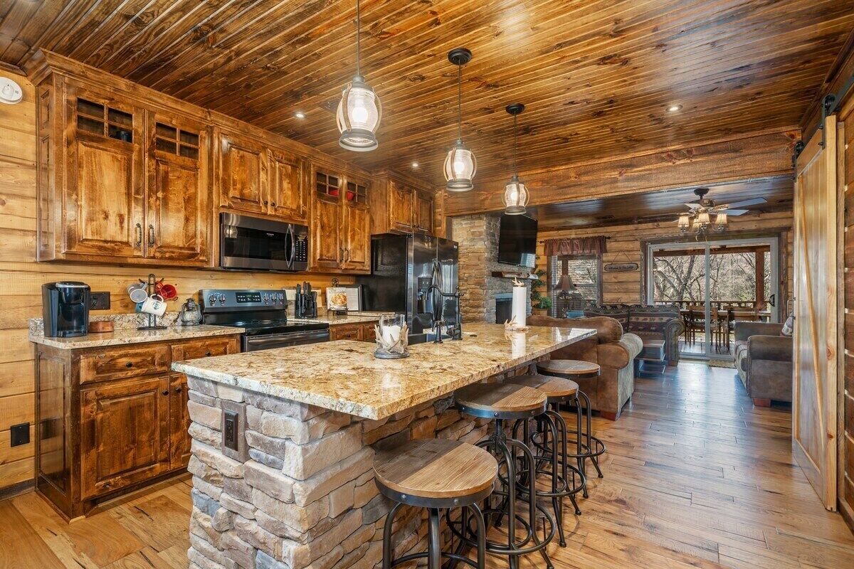 Riverfront Cabin - private hot tub, arcade game, steps to water