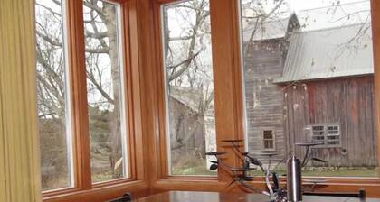 Farmhouse on 21 acres near Shawano Lake, amenities nearby, 45 min. to Lambeau.