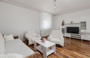 Smart TV y chimenea 
