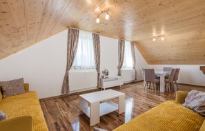 Smart TV y chimenea 