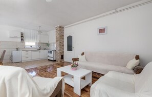 Smart TV, fireplace - Beautiful home in Debelo Brdo I (Debelo Brdo I)