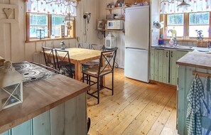 Fridge, coffee/tea maker