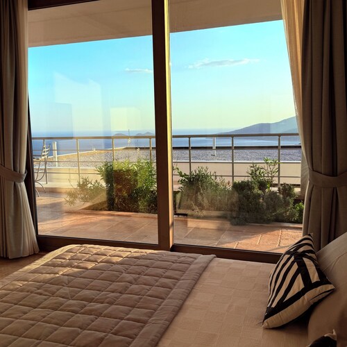 Spacious, Comfortable 1 Bed Private Villa with the most fabolous Kalkan BayViews