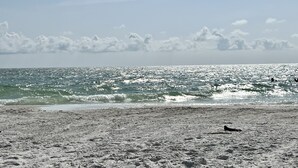 A beach with a sandy shore and waves. - Great location! Marco Island home with pool that’s just 2miles to beaches (Marco Island)