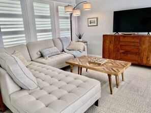 Smart TV, libros y impresora 