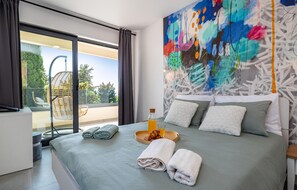 4 bedrooms, in-room safe, travel cot, free WiFi