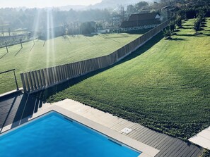 Indoor pool, outdoor pool - Holiday home with swimming pool and soccer field (São Torcato)