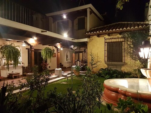 Beautiful House in Antigua Guatemala, Ideal for families or groups of friends. 