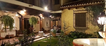 Beautiful House in Antigua Guatemala, Ideal for families or groups of friends. 