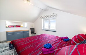 1 bedroom, iron/ironing board, travel cot, free WiFi