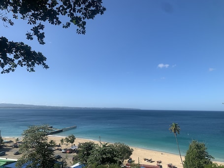 Beach. Aguadilla Sunrise Apt,solar powered, 8 minute walk to beach Free Wi-Fi & Parking