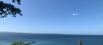 Aguadilla Sunrise Apt,solar powered, 8 minute walk to beach Free Wi-Fi & Parking